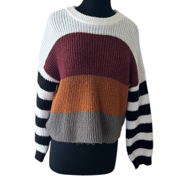 Francesca’s White and Black Crew Neck Sweater with Thick Stripes Size Small - Picture 1 of 7